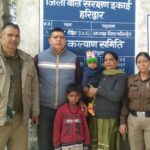 हरिद्वार पुलिस बनी दो मासूमो का सहारा, ठंड में ठिठुरते बच्चों को मां पार्किंग में छोड़कर गायब