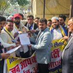 जन अधिकार पार्टी (ज) ने भ्रष्टाचार के खिलाफ खोला मोर्चा, ज्वाइंट मजिस्ट्रेट को सौंपा ज्ञापन DM, VC HRDA और DPRO के खिलाफ लगे जमकर नारे