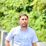 पहाड़–मैदान की राजनीति पर सियासी संग्राम: समीर आलम ने आशीष नेगी पर साधा निशाना