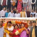 कांग्रेस छोड़ समर्थकों संग यूकेडी में शामिल हुईं रितु कंडियाल जुयाल का हुआ ज़ोरदार स्वागत